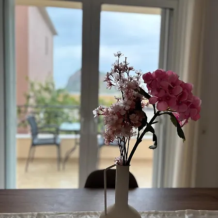 Kanelli΄s * מונמבאסיה